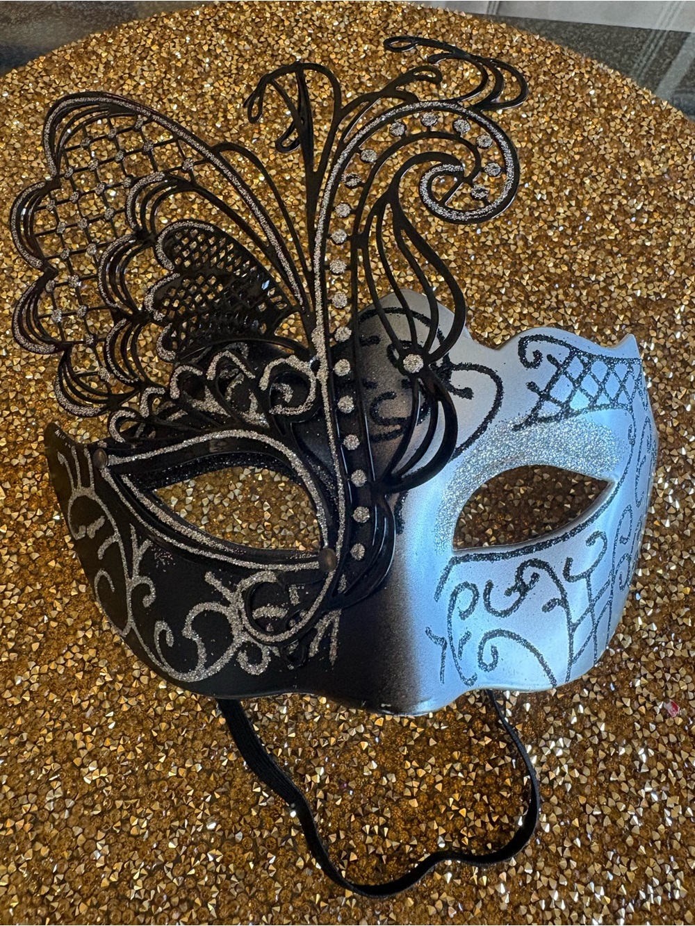 Black and Silver NWT Venetian Masquerade Mask/Filigree. Perfect for Halloween.